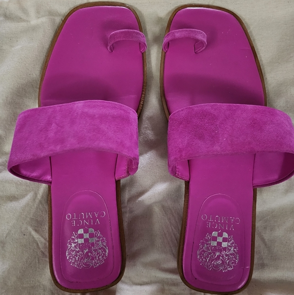 Like new Vince Camuto Toe Loop Heeled Sandals - Yelinda FIREBALL FUSHIA SIZE 10 - Picture 1 of 5